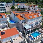 Paradis Guest house 4*