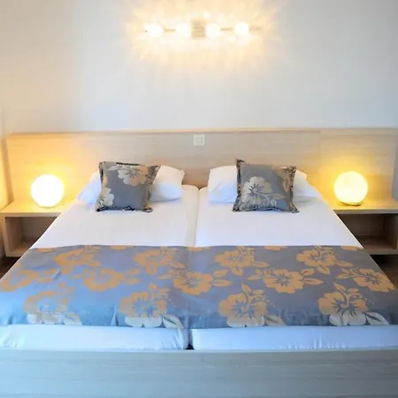 Paradis 4*